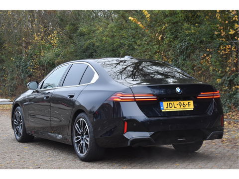 BMW 5 Serie 520i M-Sport Comfort pack 208 pk | Vol | Pano.dak | HUD | Harman/Kardon | Keyless | Memory stoelen | 360 gr.camera | Stoelverkoeling