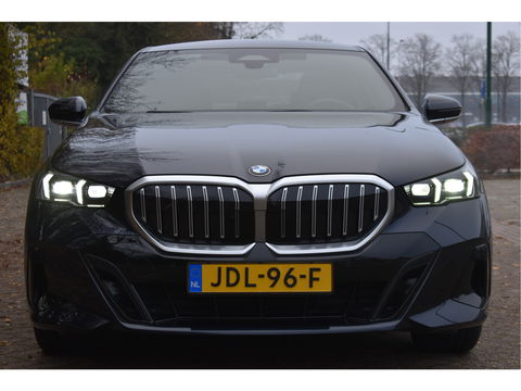 BMW 5 Serie 520i M-Sport Comfort pack 208 pk | Vol | Pano.dak | HUD | Harman/Kardon | Keyless | Memory stoelen | 360 gr.camera | Stoelverkoeling
