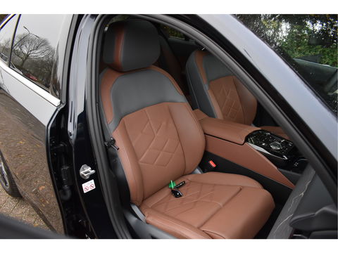 BMW 5 Serie 520i M-Sport Comfort pack 208 pk | Vol | Pano.dak | HUD | Harman/Kardon | Keyless | Memory stoelen | 360 gr.camera | Stoelverkoeling