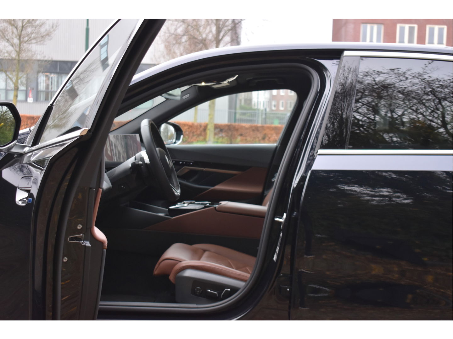 BMW 5 Serie 520i M-Sport Comfort pack 208 pk | Vol | Pano.dak | HUD | Harman/Kardon | Keyless | Memory stoelen | 360 gr.camera | Stoelverkoeling