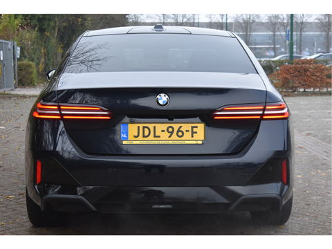 BMW 5 Serie 520i M-Sport Comfort pack 208 pk | Vol | Pano.dak | HUD | Harman/Kardon | Keyless | Memory stoelen | 360 gr.camera | Stoelverkoeling