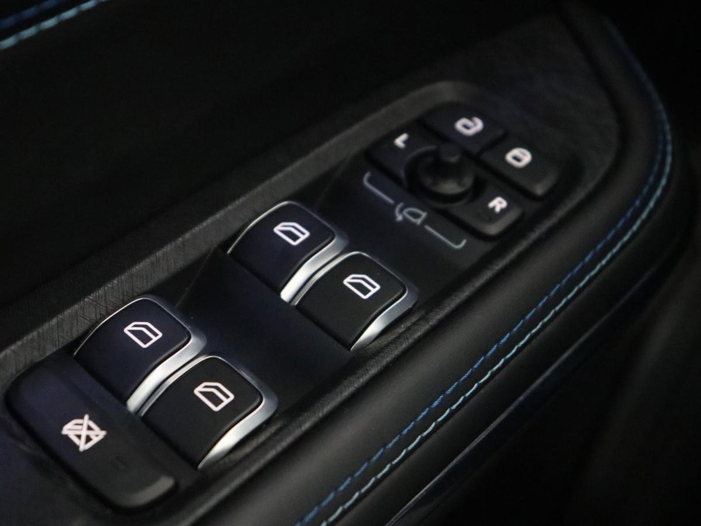 Lynk & Co 01 1.5 Plug In | 19.600 km NAP | Panoramadak | Infinity by Harman | Camera | Adaptive cruise | Stoelverwarming | Carplay | Memory | Full LED | PHEV