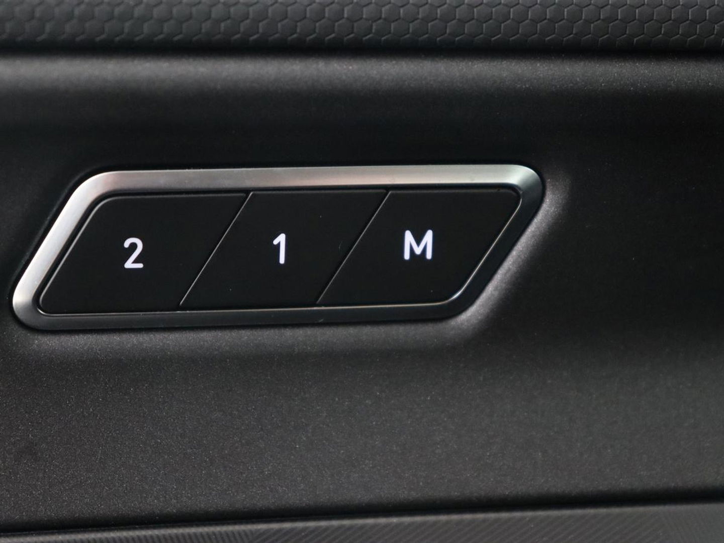 Lynk & Co 01 1.5 Plug In | 19.600 km NAP | Panoramadak | Infinity by Harman | Camera | Adaptive cruise | Stoelverwarming | Carplay | Memory | Full LED | PHEV