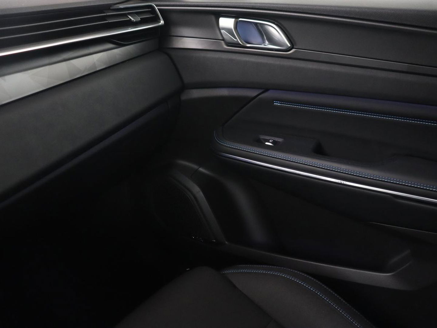 Lynk & Co 01 1.5 Plug In | 19.600 km NAP | Panoramadak | Infinity by Harman | Camera | Adaptive cruise | Stoelverwarming | Carplay | Memory | Full LED | PHEV