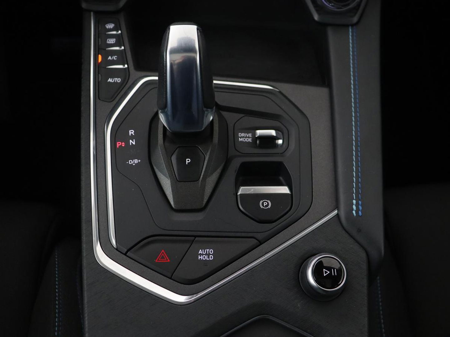 Lynk & Co 01 1.5 Plug In | Trekhaak | Panoramadak | Infinity by Harman | Camera | Adaptive cruise | Stoelverwarming | Carplay | Memory | Full LED | PHEV