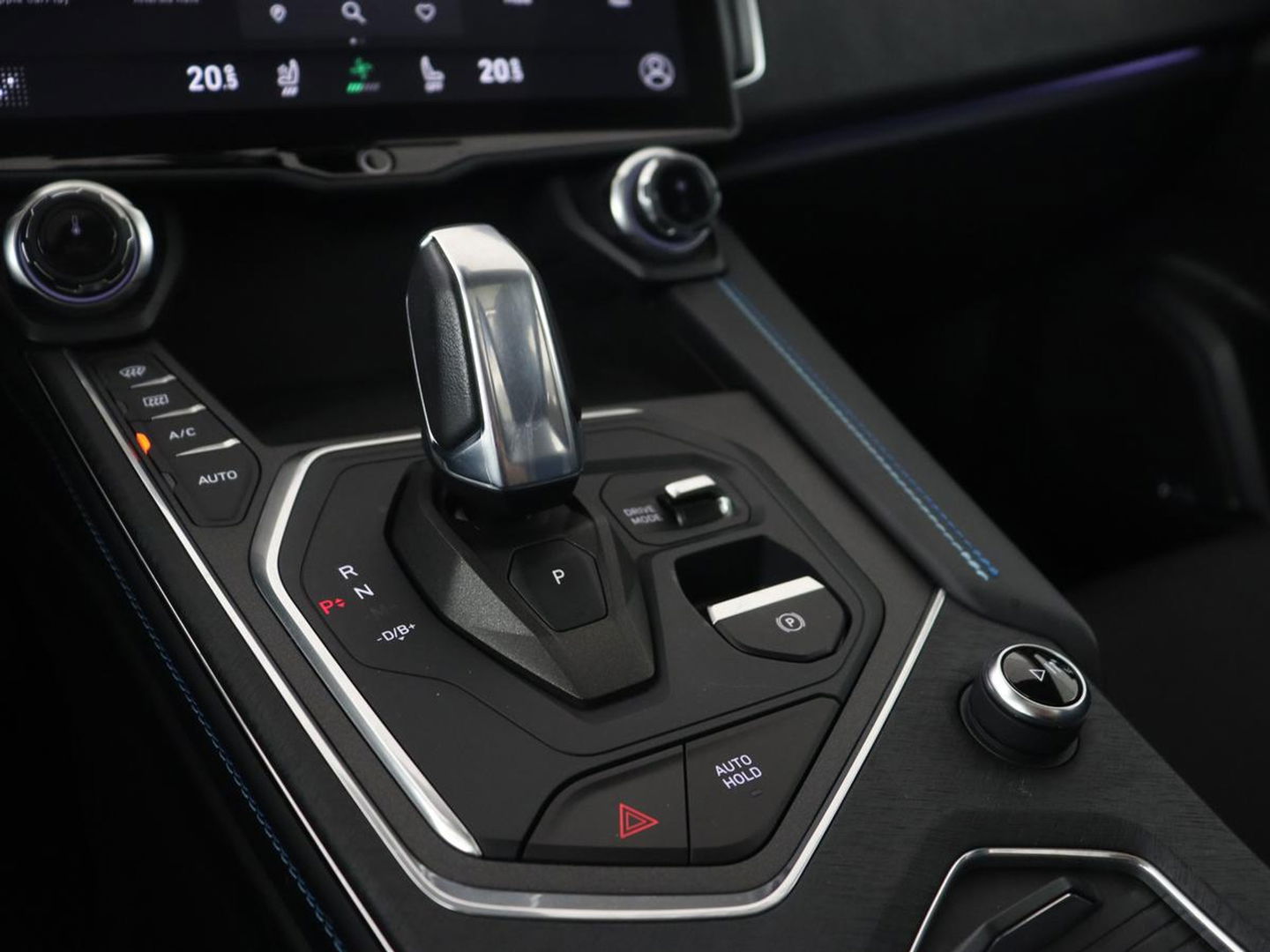 Lynk & Co 01 1.5 Plug In | Trekhaak | Panoramadak | Infinity by Harman | Camera | Adaptive cruise | Stoelverwarming | Carplay | Memory | Full LED | PHEV