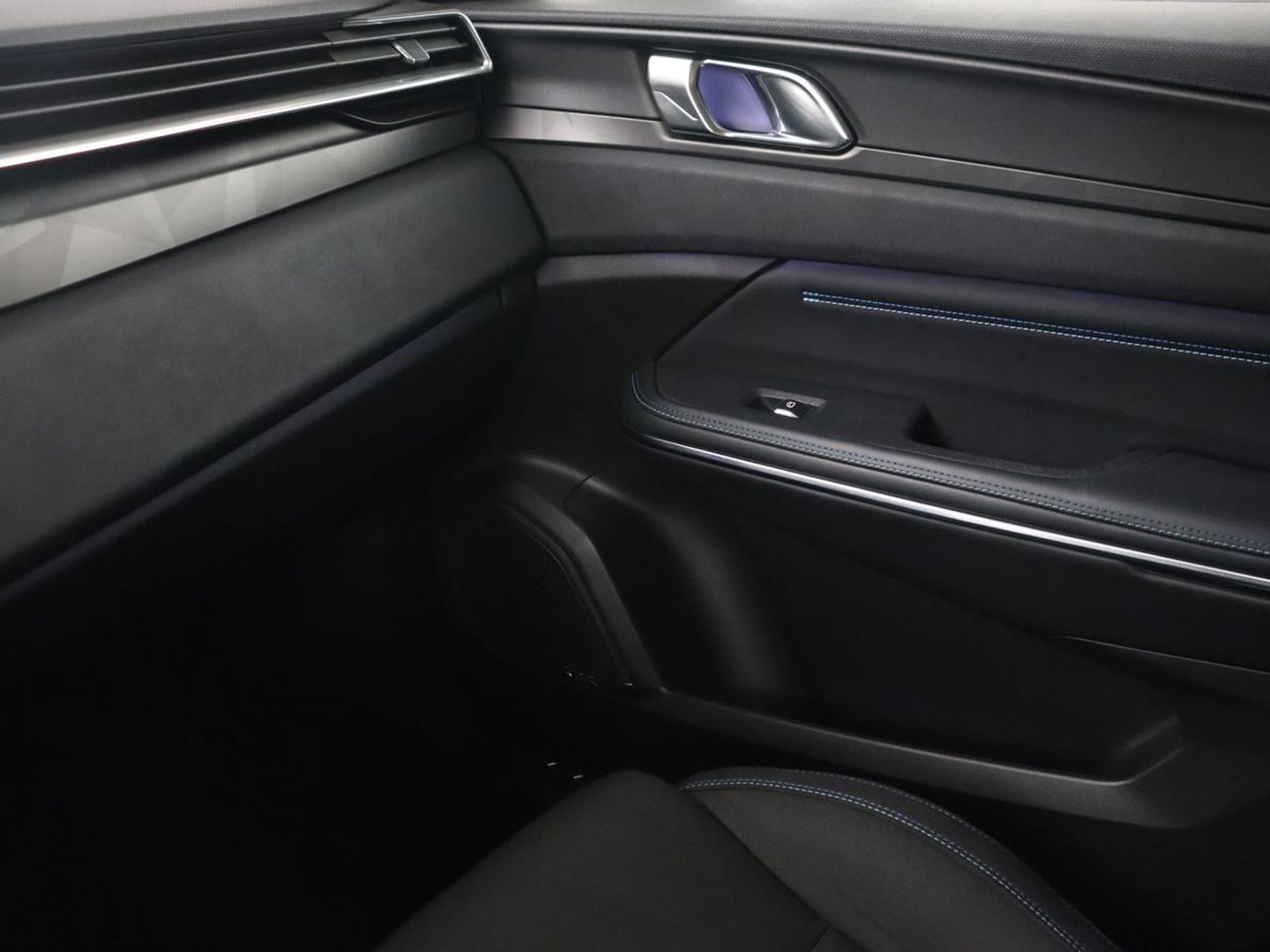 Lynk & Co 01 1.5 Plug In | Trekhaak | Panoramadak | Infinity by Harman | Camera | Adaptive cruise | Stoelverwarming | Carplay | Memory | Full LED | PHEV