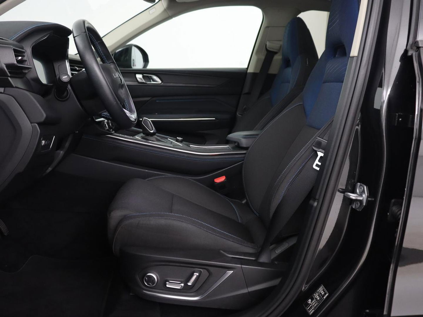 Lynk & Co 01 1.5 Plug In | Trekhaak | Panoramadak | Infinity by Harman | Camera | Adaptive cruise | Stoelverwarming | Carplay | Memory | Full LED | PHEV