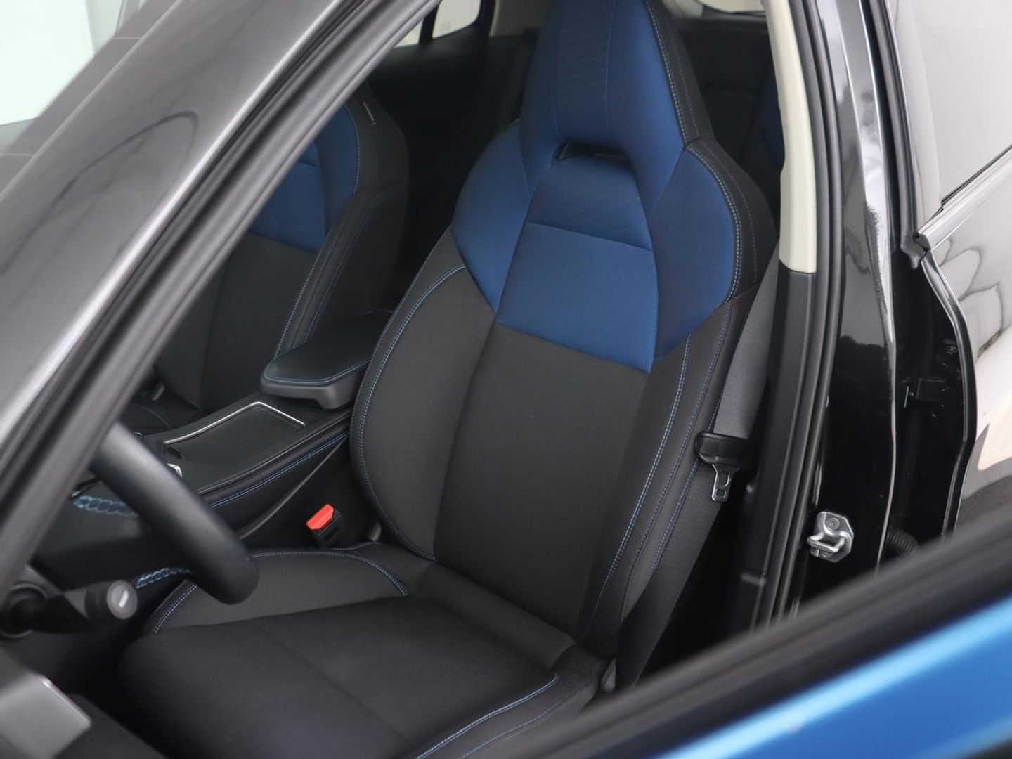 Lynk & Co 01 1.5 Plug In | Trekhaak | Panoramadak | Infinity by Harman | Camera | Adaptive cruise | Stoelverwarming | Carplay | Memory | Full LED | PHEV