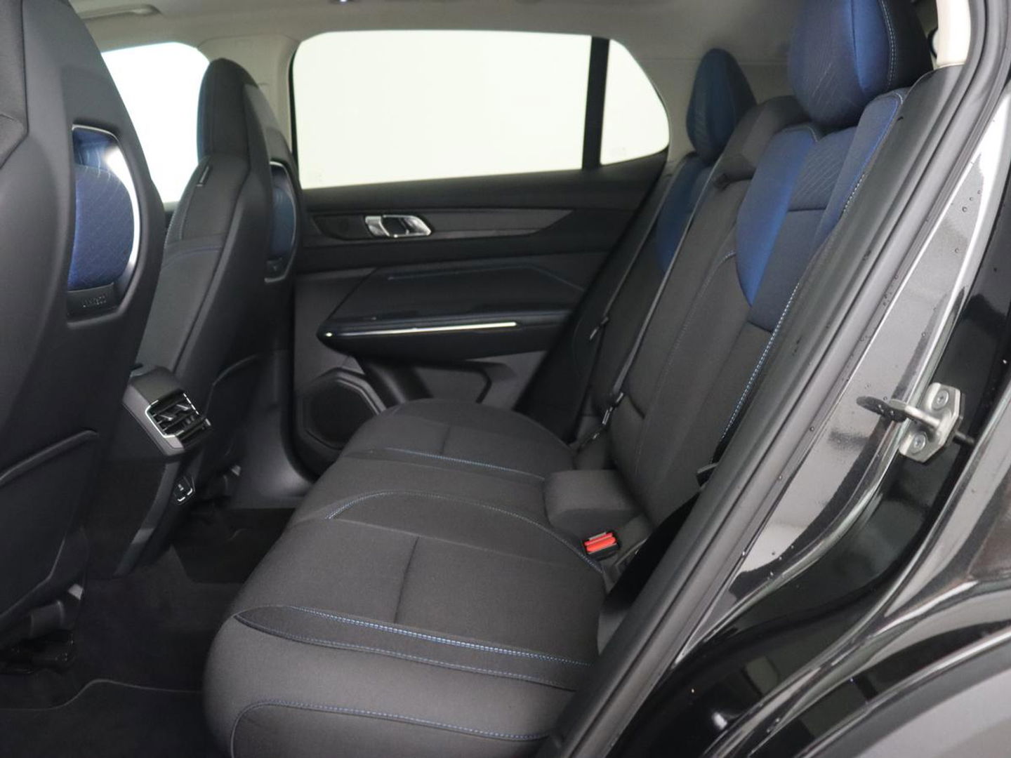 Lynk & Co 01 1.5 Plug In | Trekhaak | Panoramadak | Infinity by Harman | Camera | Adaptive cruise | Stoelverwarming | Carplay | Memory | Full LED | PHEV