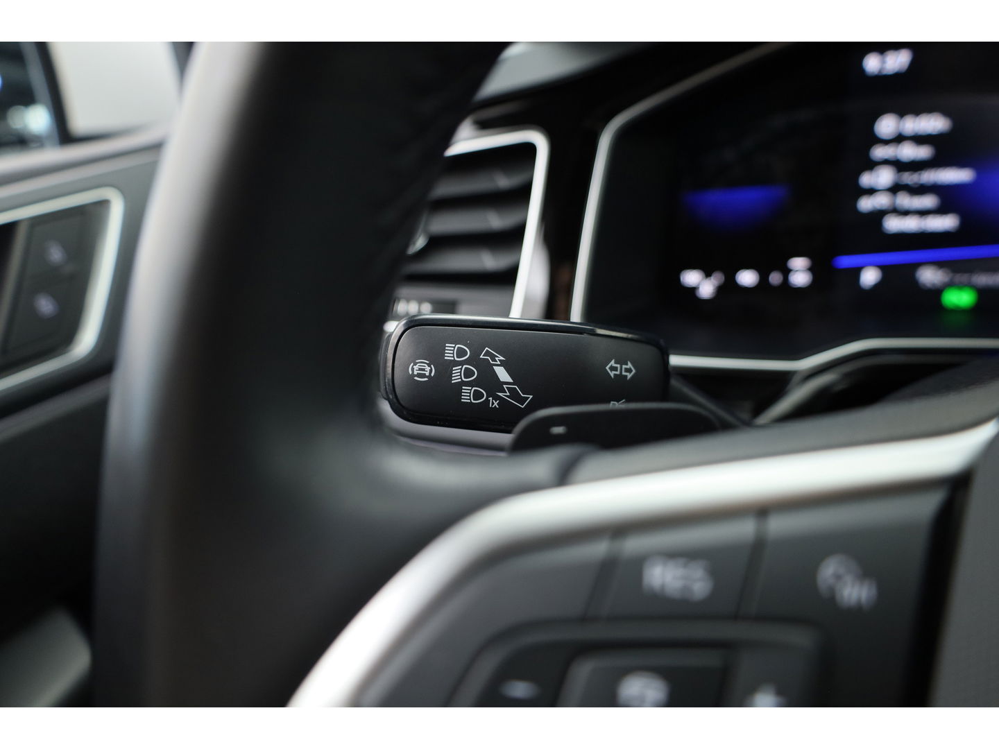 Volkswagen Polo 1.0 TSI R-Line DSG | Adapt. Cruise | Apple CarPlay & Android Auto | Trekhaak | Navi | 17"