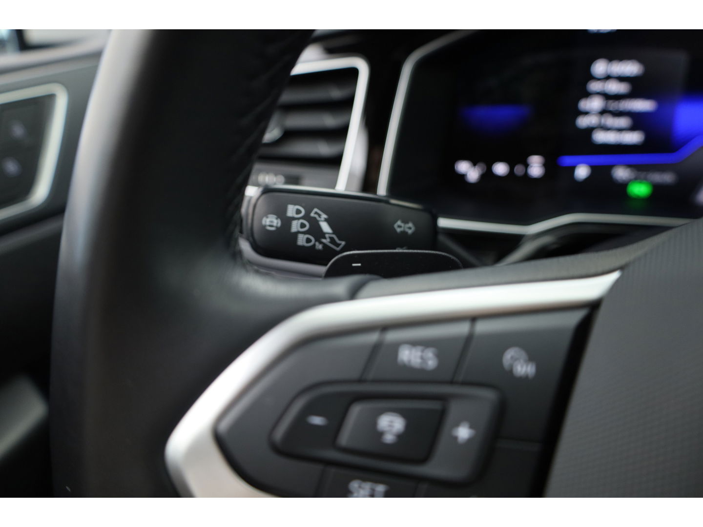 Volkswagen Polo 1.0 TSI R-Line DSG | Adapt. Cruise | Apple CarPlay & Android Auto | Trekhaak | Navi | 17"