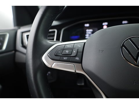 Volkswagen Polo 1.0 TSI R-Line DSG | Adapt. Cruise | Apple CarPlay & Android Auto | Trekhaak | Navi | 17"