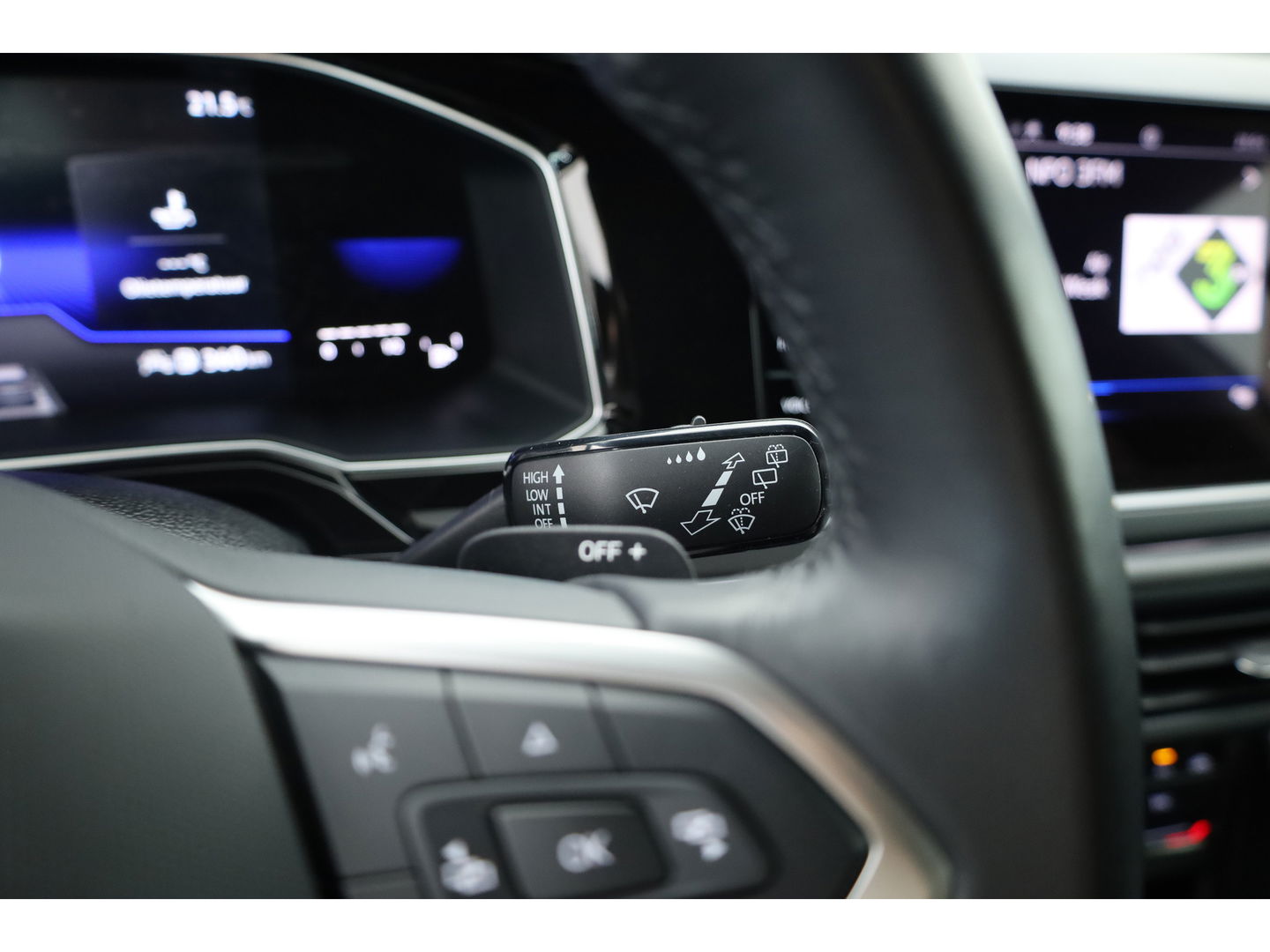 Volkswagen Polo 1.0 TSI R-Line DSG | Adapt. Cruise | Apple CarPlay & Android Auto | Trekhaak | Navi | 17"