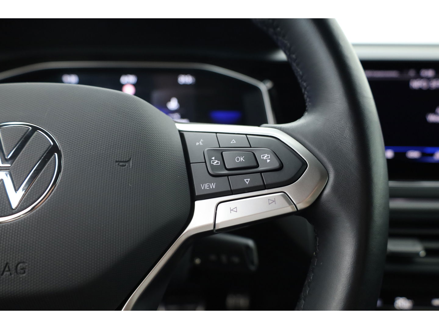 Volkswagen Polo 1.0 TSI R-Line DSG | Adapt. Cruise | Apple CarPlay & Android Auto | Trekhaak | Navi | 17"