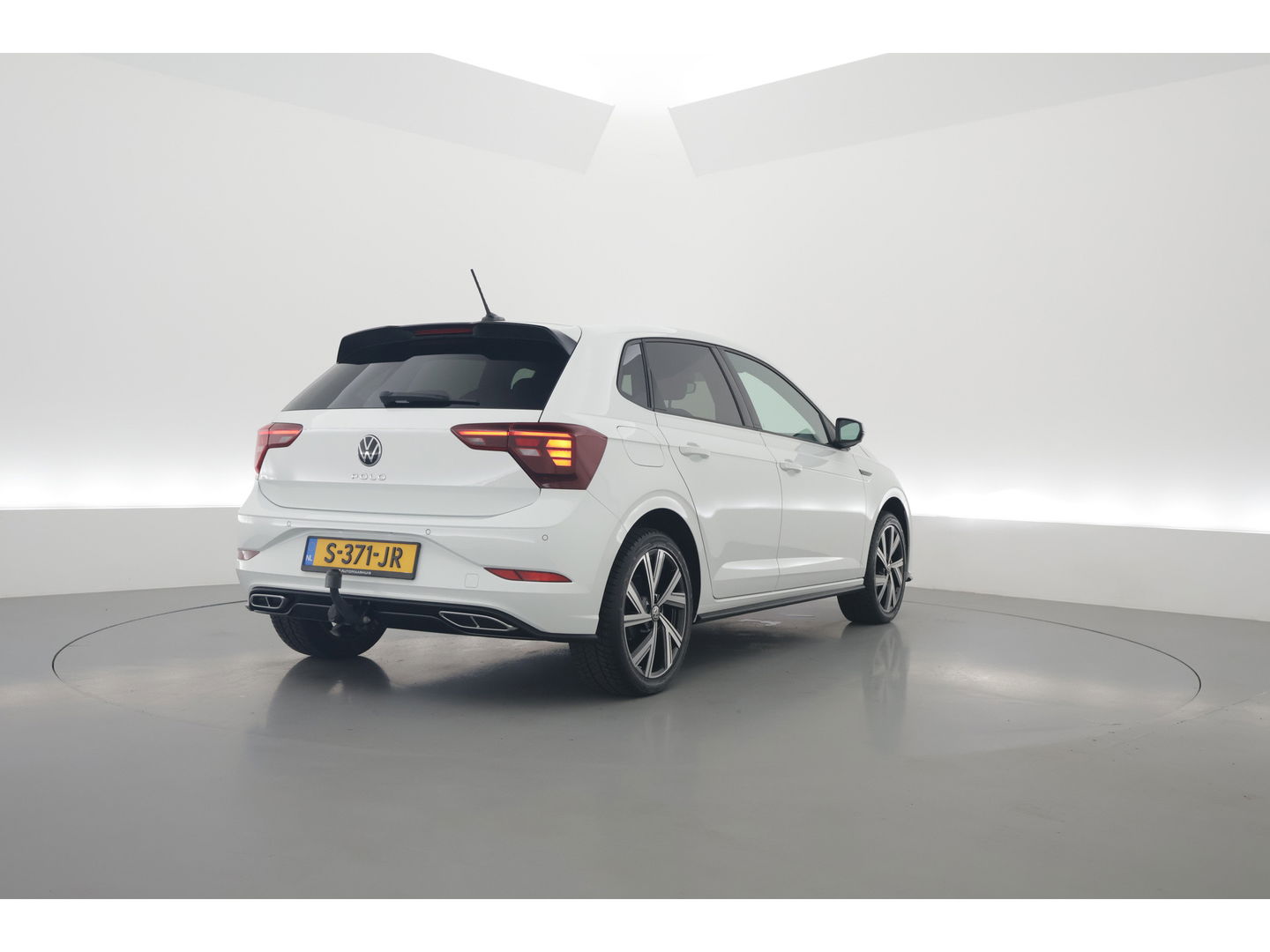 Volkswagen Polo 1.0 TSI R-Line DSG | Adapt. Cruise | Apple CarPlay & Android Auto | Trekhaak | Navi | 17"