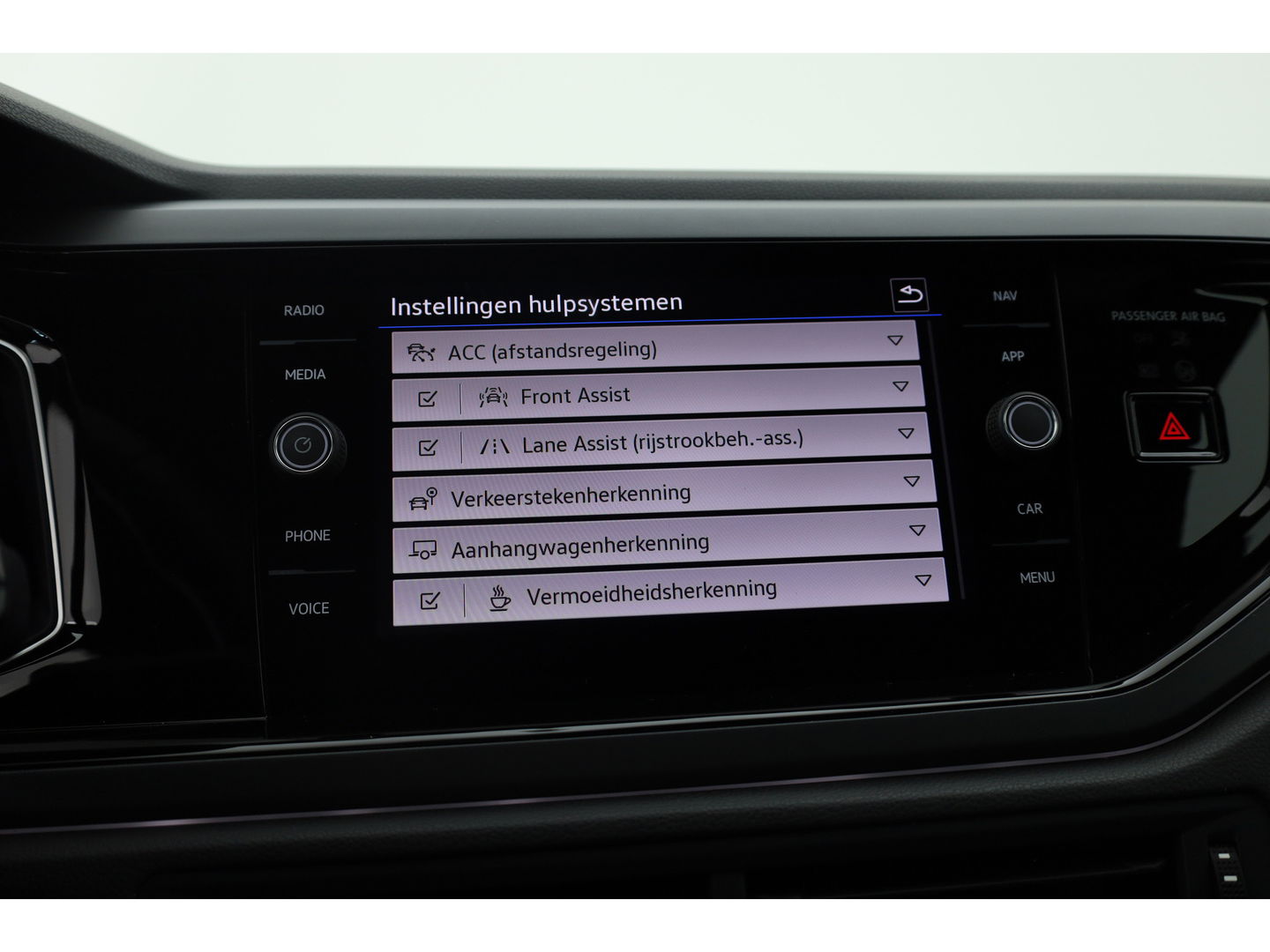 Volkswagen Polo 1.0 TSI R-Line DSG | Adapt. Cruise | Apple CarPlay & Android Auto | Trekhaak | Navi | 17"