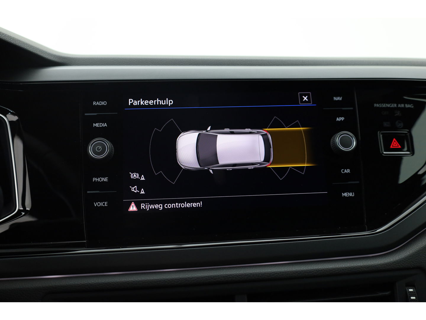 Volkswagen Polo 1.0 TSI R-Line DSG | Adapt. Cruise | Apple CarPlay & Android Auto | Trekhaak | Navi | 17"