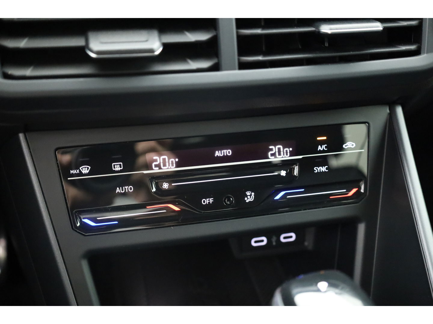 Volkswagen Polo 1.0 TSI R-Line DSG | Adapt. Cruise | Apple CarPlay & Android Auto | Trekhaak | Navi | 17"