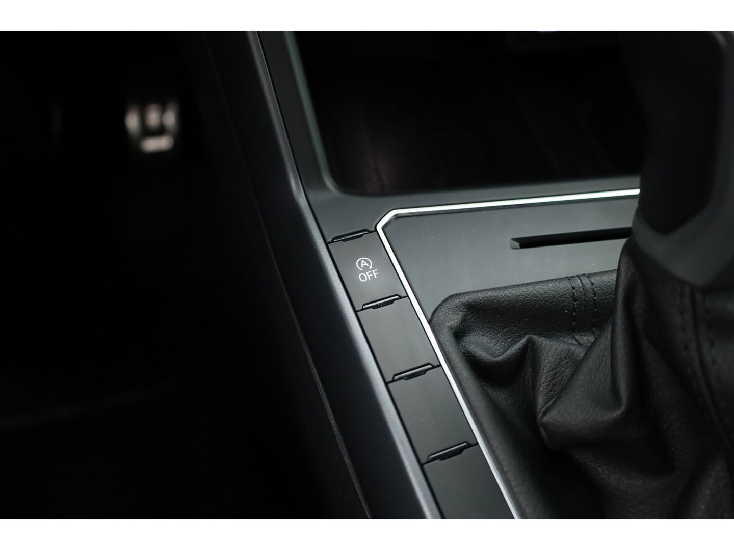 Volkswagen Polo 1.0 TSI R-Line DSG | Adapt. Cruise | Apple CarPlay & Android Auto | Trekhaak | Navi | 17"