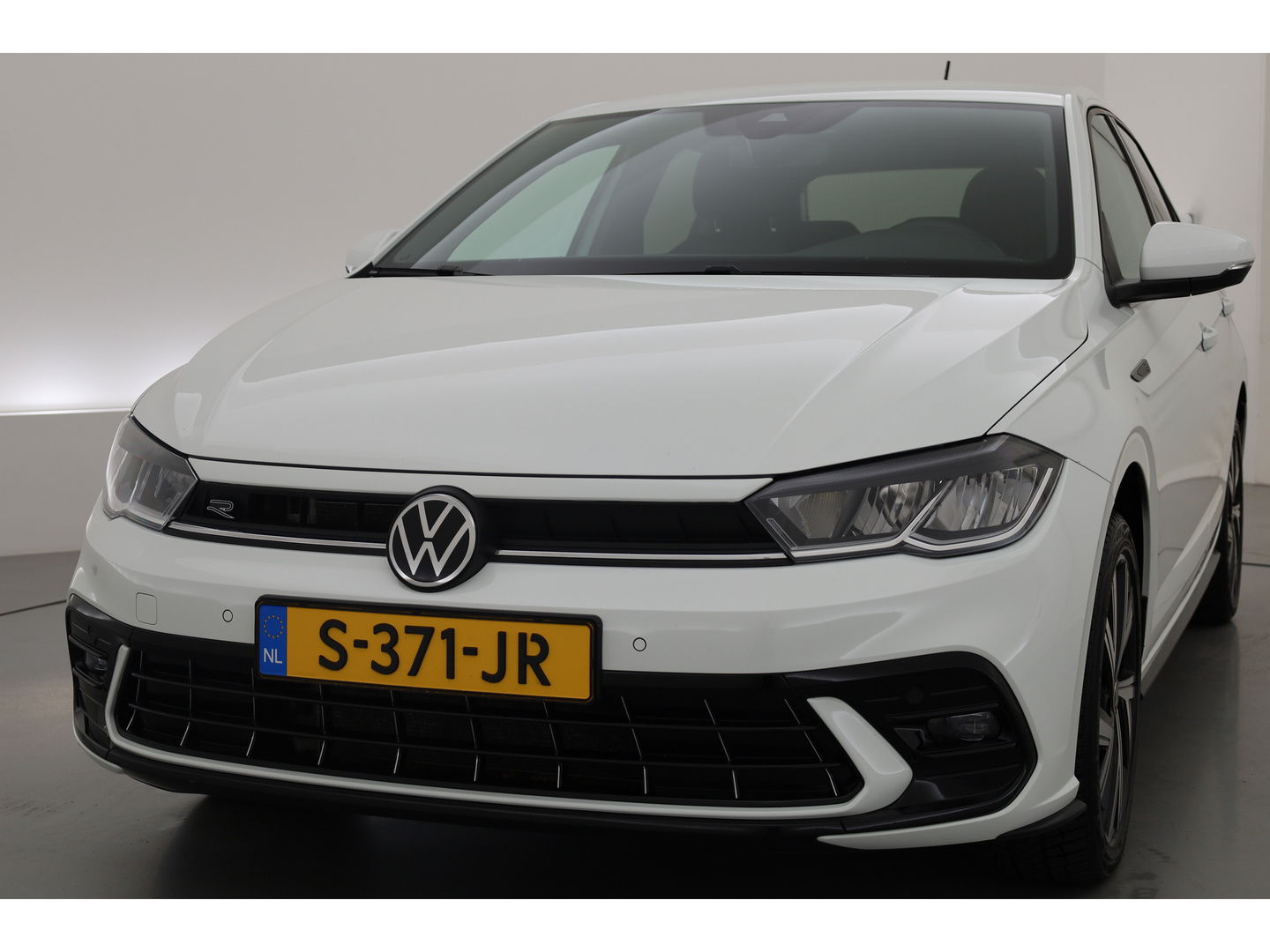 Volkswagen Polo 1.0 TSI R-Line DSG | Adapt. Cruise | Apple CarPlay & Android Auto | Trekhaak | Navi | 17"