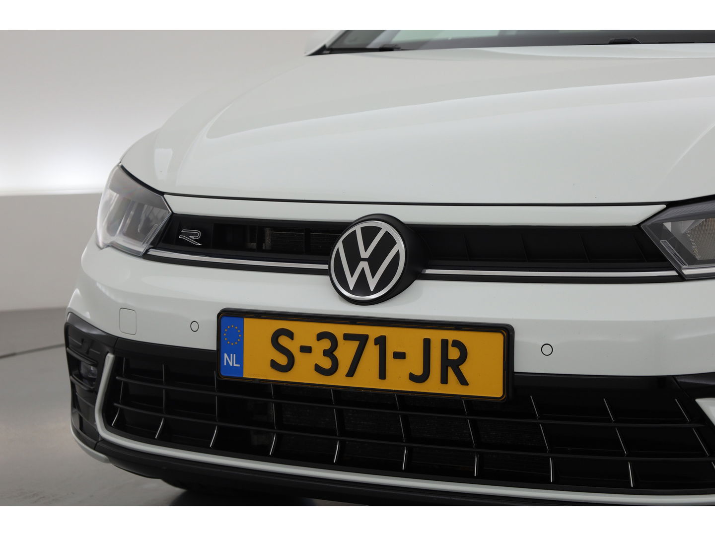 Volkswagen Polo 1.0 TSI R-Line DSG | Adapt. Cruise | Apple CarPlay & Android Auto | Trekhaak | Navi | 17"