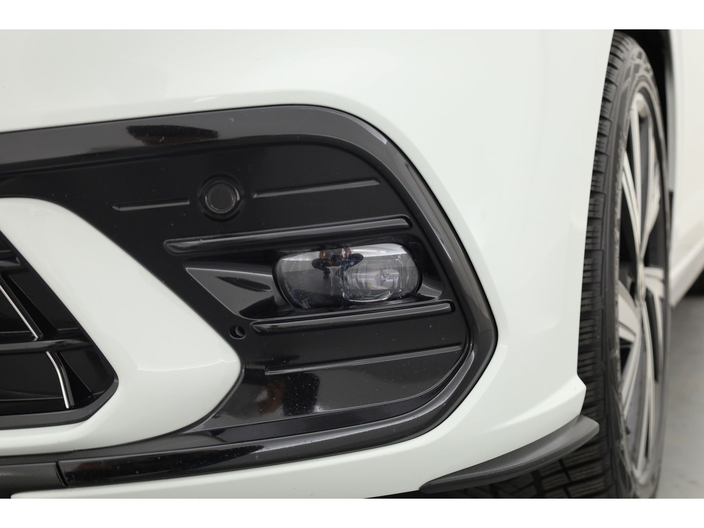 Volkswagen Polo 1.0 TSI R-Line DSG | Adapt. Cruise | Apple CarPlay & Android Auto | Trekhaak | Navi | 17"