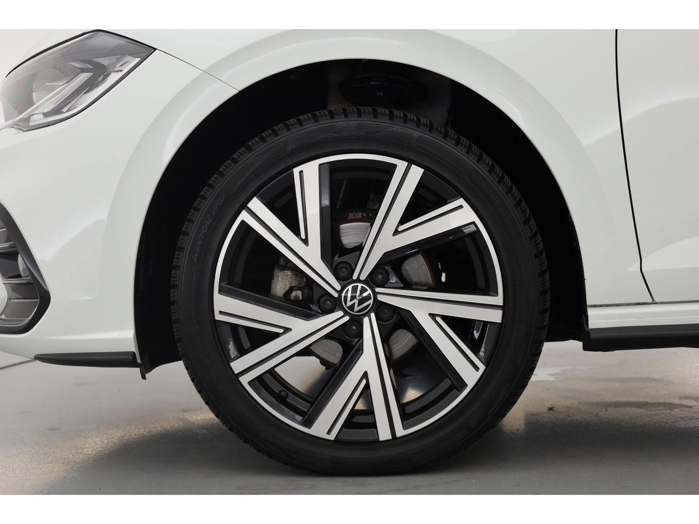 Volkswagen Polo 1.0 TSI R-Line DSG | Adapt. Cruise | Apple CarPlay & Android Auto | Trekhaak | Navi | 17"