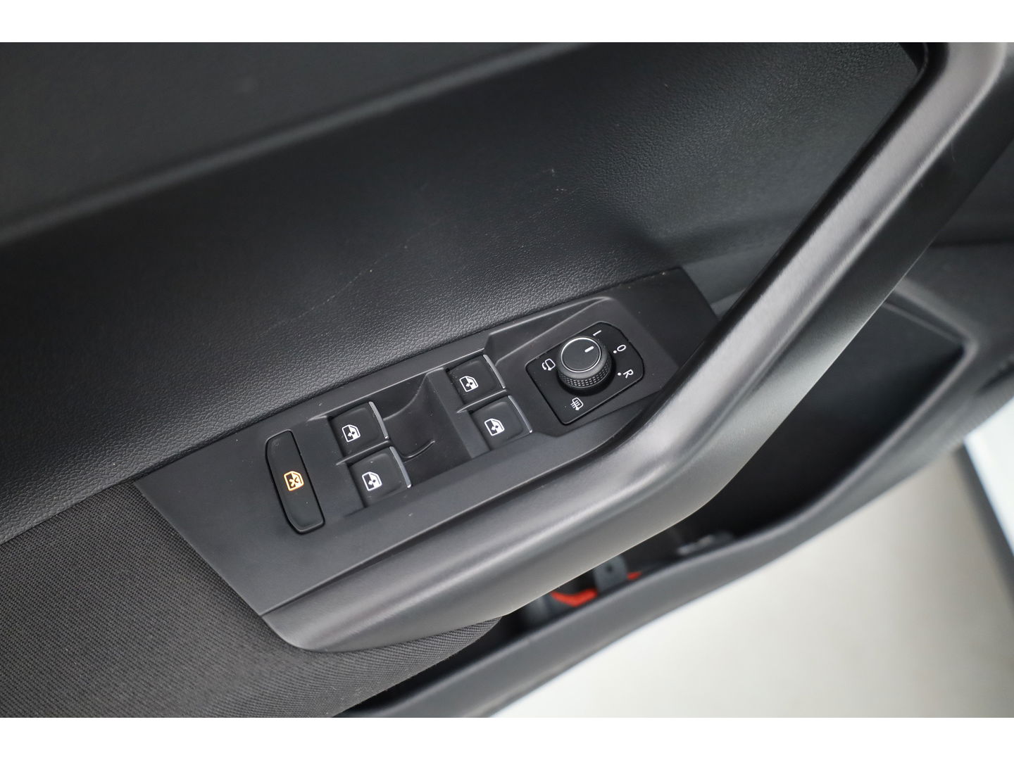 Volkswagen Polo 1.0 TSI R-Line DSG | Adapt. Cruise | Apple CarPlay & Android Auto | Trekhaak | Navi | 17"