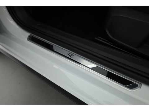 Volkswagen Polo 1.0 TSI R-Line DSG | Adapt. Cruise | Apple CarPlay & Android Auto | Trekhaak | Navi | 17"