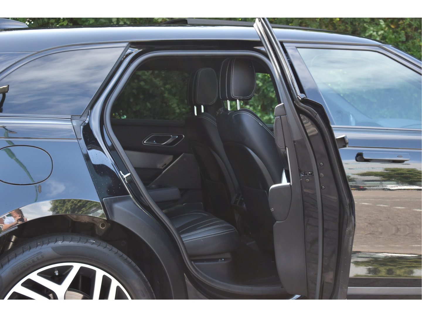 Land Rover Range Rover Velar 2.0 P250 Turbo AWD R-Dynamic Drive Pro Pack | Keyless | Digitale tellers | Pano.dak | Carplay | Adapt.CC | Camera | Meridian | Elekt.stoelen