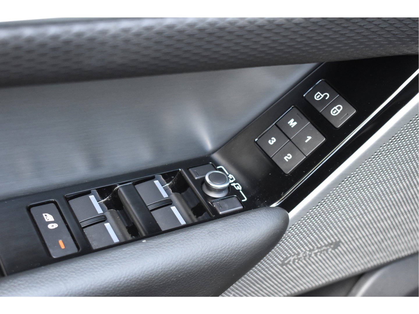 Land Rover Range Rover Velar 2.0 P250 Turbo AWD R-Dynamic Drive Pro Pack | Keyless | Digitale tellers | Pano.dak | Carplay | Adapt.CC | Camera | Meridian | Elekt.stoelen