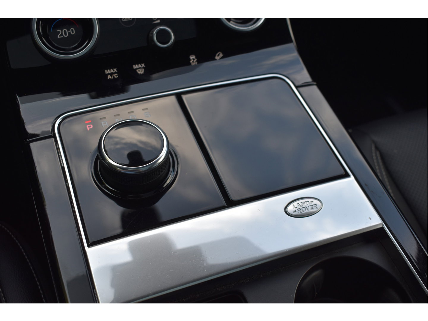 Land Rover Range Rover Velar 2.0 P250 Turbo AWD R-Dynamic Drive Pro Pack | Keyless | Digitale tellers | Pano.dak | Carplay | Adapt.CC | Camera | Meridian | Elekt.stoelen