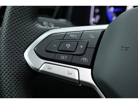 Volkswagen T-Roc 1.5 TSI R-Line Black Style | Pano | Adapt. Cruise | 19'' | IQ. Light | Camera | Afn. Trekhaak