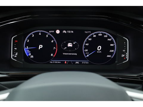 Volkswagen T-Roc 1.5 TSI R-Line Black Style | Pano | Adapt. Cruise | 19'' | IQ. Light | Camera | Afn. Trekhaak