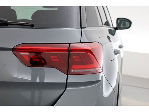 Volkswagen T-Roc 1.5 TSI R-Line Black Style | Pano | Adapt. Cruise | 19'' | IQ. Light | Camera | Afn. Trekhaak