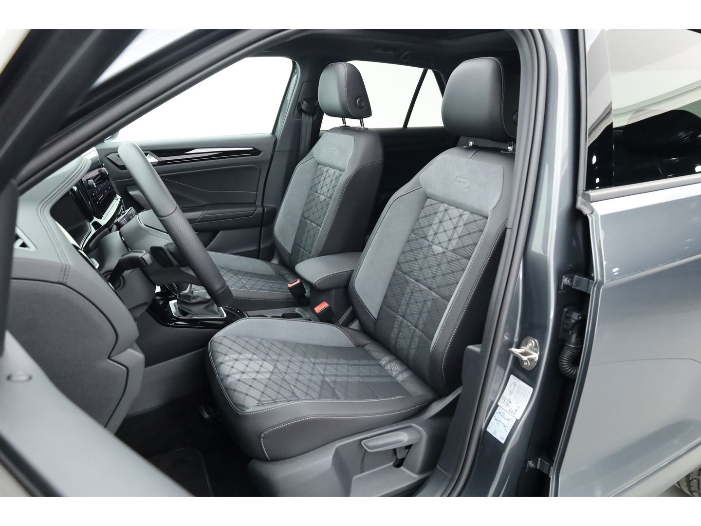 Volkswagen T-Roc 1.5 TSI R-Line Black Style | Pano | Adapt. Cruise | 19'' | IQ. Light | Camera | Afn. Trekhaak