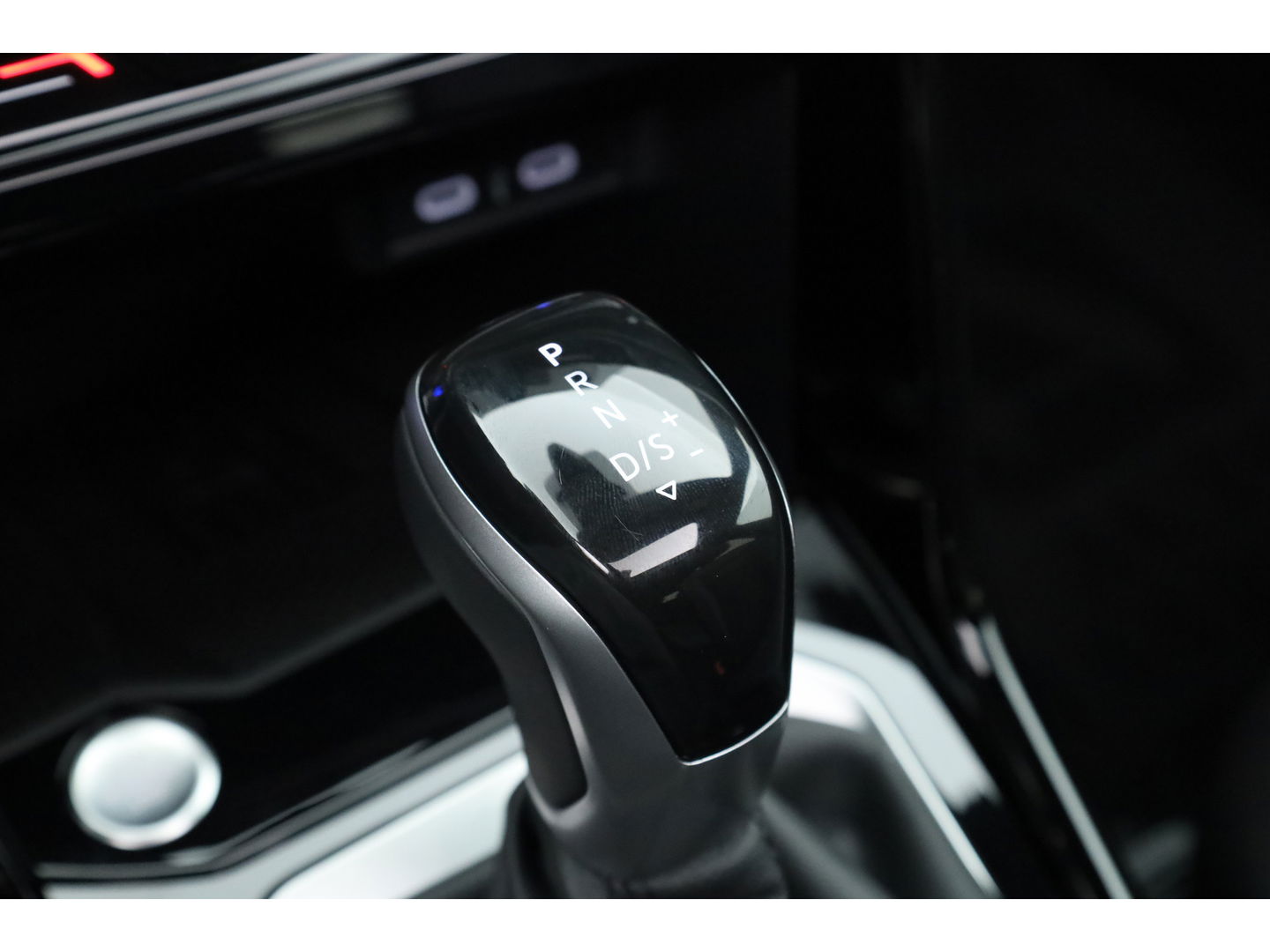 Volkswagen T-Roc 1.5 TSI R-Line Black Style | Pano | Adapt. Cruise | 19'' | IQ. Light | Camera | Afn. Trekhaak