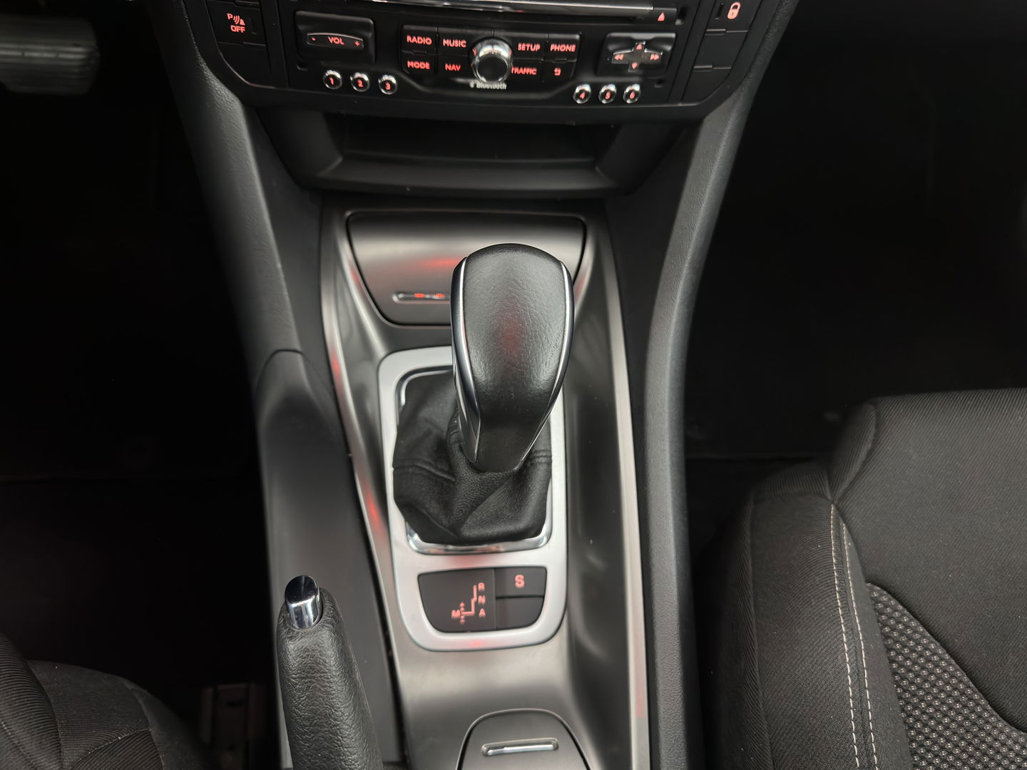 Citroën C5 1.6 e-HDi Collection Business Aut. * NAVI-FULLMAP | SPORT-SEATS | SHIFT-PADDLES | PDC | ECC | PRIVACY-GLASS | TOWBAR | 17 "ALU*