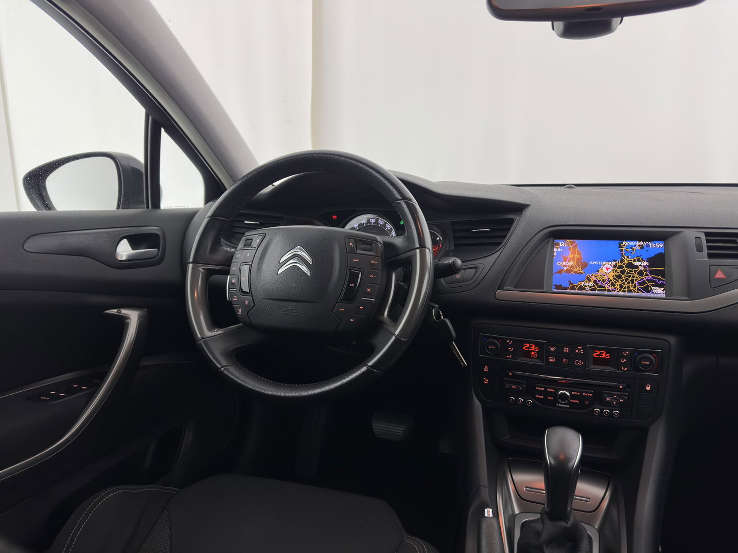 Citroën C5 1.6 e-HDi Collection Business Aut. * NAVI-FULLMAP | SPORT-SEATS | SHIFT-PADDLES | PDC | ECC | PRIVACY-GLASS | TOWBAR | 17 "ALU*