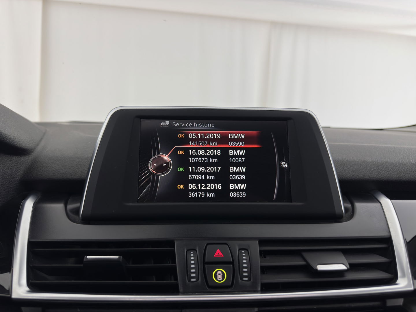 BMW 2 Serie Gran Tourer 216d Corporate Lease Sport ( 7-Pers ) *PANO | NAVI-FULLMAP | SPORTSEATS | ECC | PRIVACY-GLASS | PDC | CRUISE | 17''ALU*