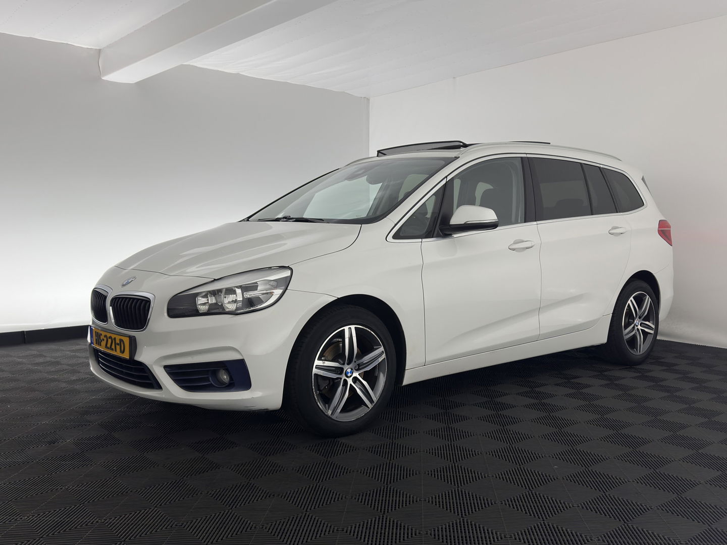 BMW 2 Serie Gran Tourer 216d Corporate Lease Sport ( 7-Pers ) *PANO | NAVI-FULLMAP | SPORTSEATS | ECC | PRIVACY-GLASS | PDC | CRUISE | 17''ALU*