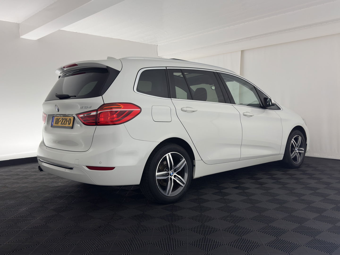 BMW 2 Serie Gran Tourer 216d Corporate Lease Sport ( 7-Pers ) *PANO | NAVI-FULLMAP | SPORTSEATS | ECC | PRIVACY-GLASS | PDC | CRUISE | 17''ALU*