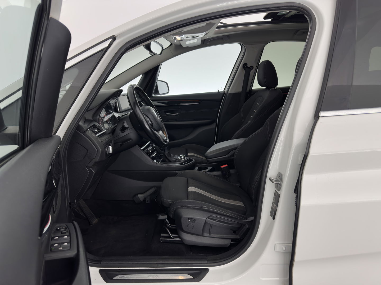 BMW 2 Serie Gran Tourer 216d Corporate Lease Sport ( 7-Pers ) *PANO | NAVI-FULLMAP | SPORTSEATS | ECC | PRIVACY-GLASS | PDC | CRUISE | 17''ALU*