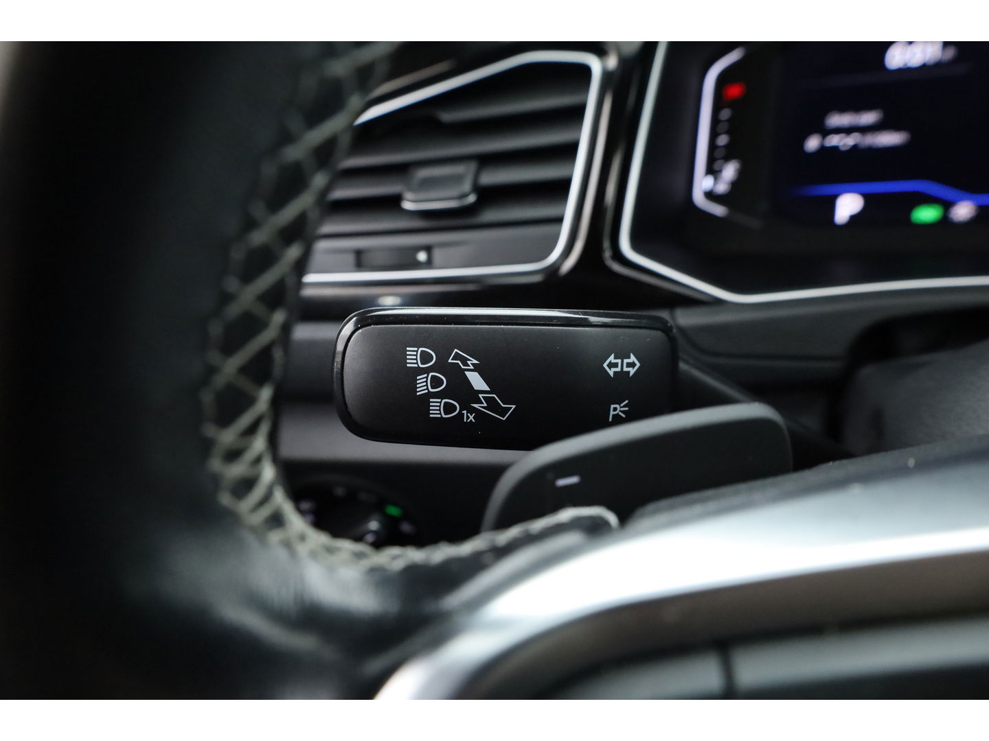 Volkswagen T-Roc 1.5 TSI Sport DSG | Pano | Afn. Trekhaak | Digi. Dashboard | Camera | 19'' | Adapt. Cruise | Keyless