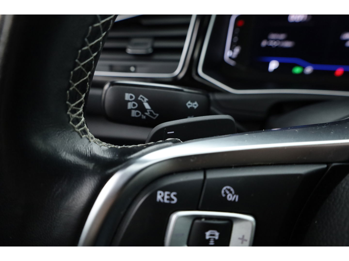 Volkswagen T-Roc 1.5 TSI Sport DSG | Pano | Afn. Trekhaak | Digi. Dashboard | Camera | 19'' | Adapt. Cruise | Keyless