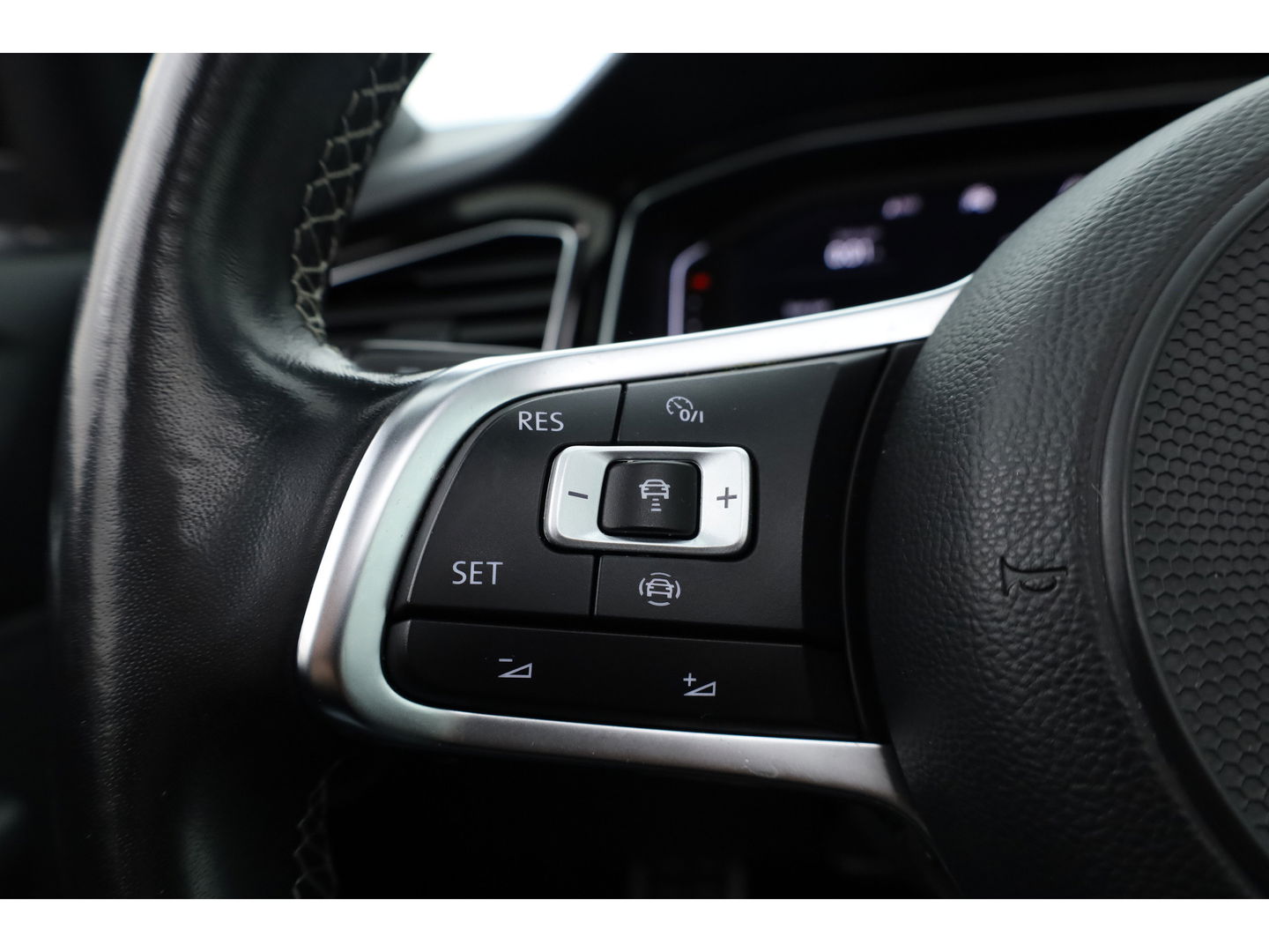 Volkswagen T-Roc 1.5 TSI Sport DSG | Pano | Afn. Trekhaak | Digi. Dashboard | Camera | 19'' | Adapt. Cruise | Keyless