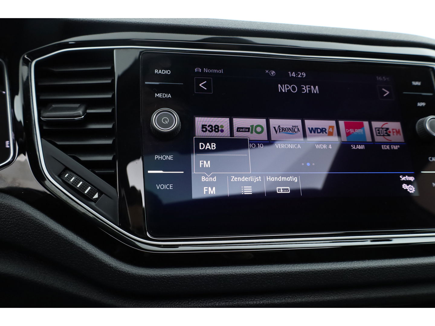 Volkswagen T-Roc 1.5 TSI Sport DSG | Pano | Afn. Trekhaak | Digi. Dashboard | Camera | 19'' | Adapt. Cruise | Keyless