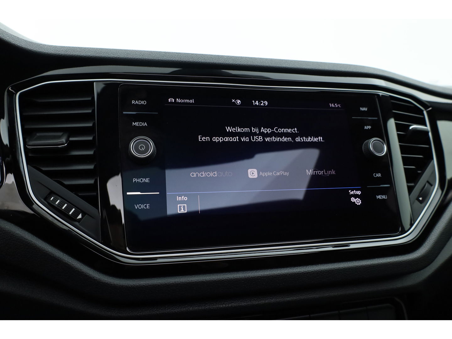 Volkswagen T-Roc 1.5 TSI Sport DSG | Pano | Afn. Trekhaak | Digi. Dashboard | Camera | 19'' | Adapt. Cruise | Keyless