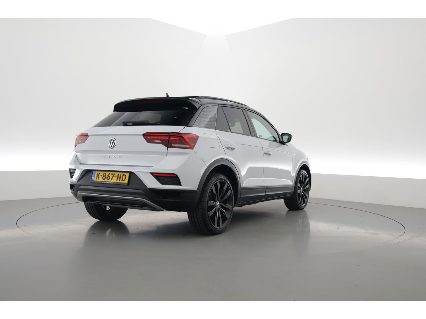 Volkswagen T-Roc 1.5 TSI Sport DSG | Pano | Afn. Trekhaak | Digi. Dashboard | Camera | 19'' | Adapt. Cruise | Keyless